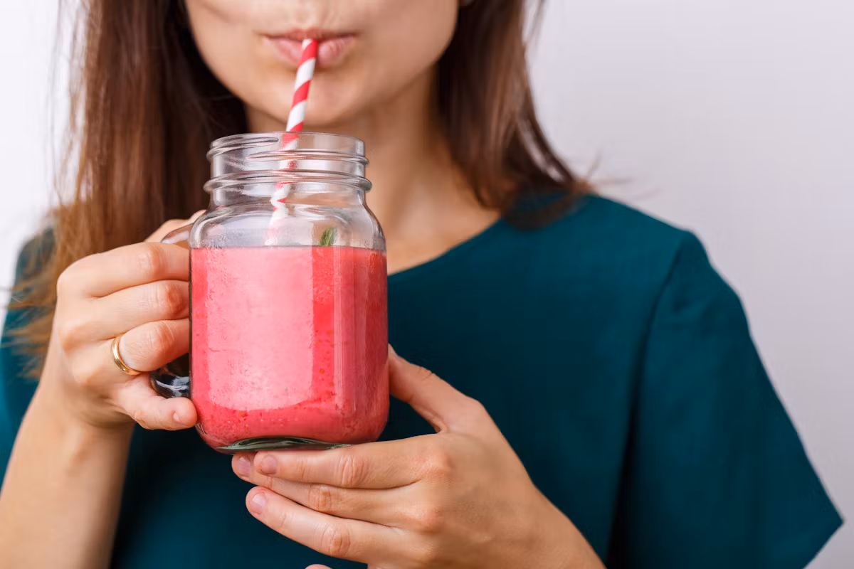 Trinken Sie ihn morgens. Er versorgt den Körper mit Sauerstoff und gibt Energie für den ganzen Tag.