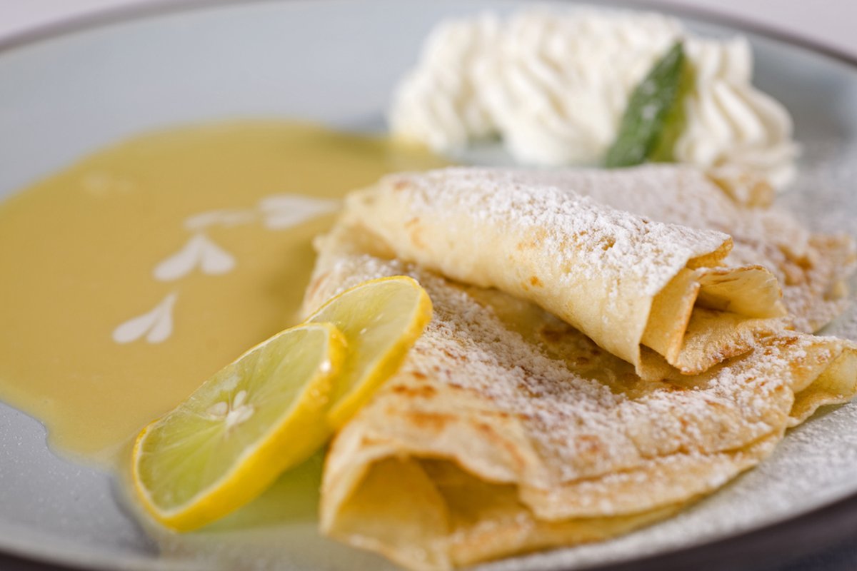 Wenn ich es am Wochenende zum Frühstück zubereite, eilt meine Familie buchstäblich zum Tisch. Es ist einfach ein fantastisches Gericht für Pfannkuchen.