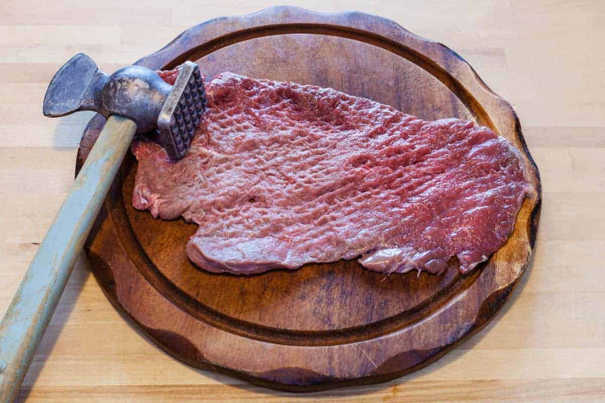 So bereitet Carol Okrasa Schweinekoteletts zu. Dank dieser raffinierten Methode werden die Schweinekoteletts einfach zauberhaft.
