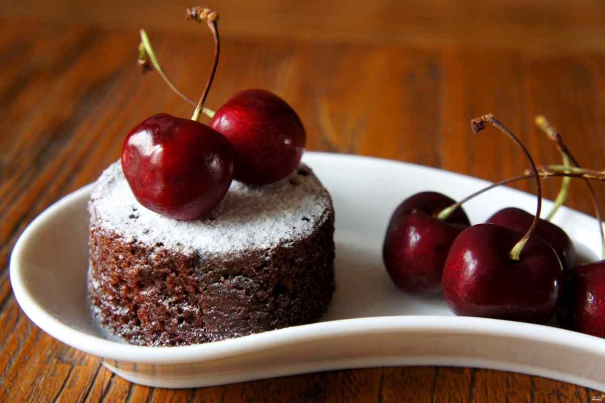 Rezept für Schokoladenkuchen mit Mascarpone und Kirschen von deutschen Chefköchen