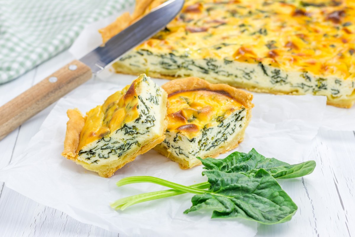 Dieser weiße Käse ist milder als Quark. Er stärkt Zähne und Knochen und hilft, Fettpolster am Bauch abzubauen.