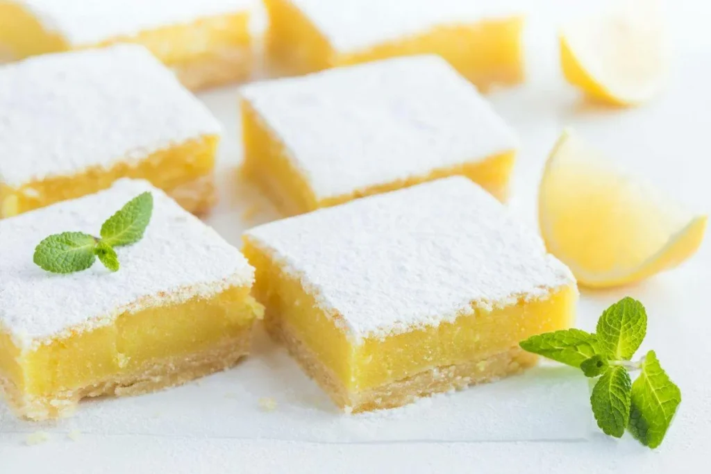 Es sieht nur wie Kuchen aus! Dieses erfrischende Dessert mache ich ohne Backen und es verschwindet immer schnell aus dem Kühlschrank.
